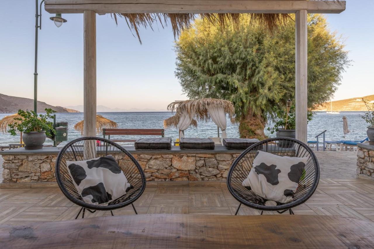 Uno Beachfront Suite Livadia  Extérieur photo