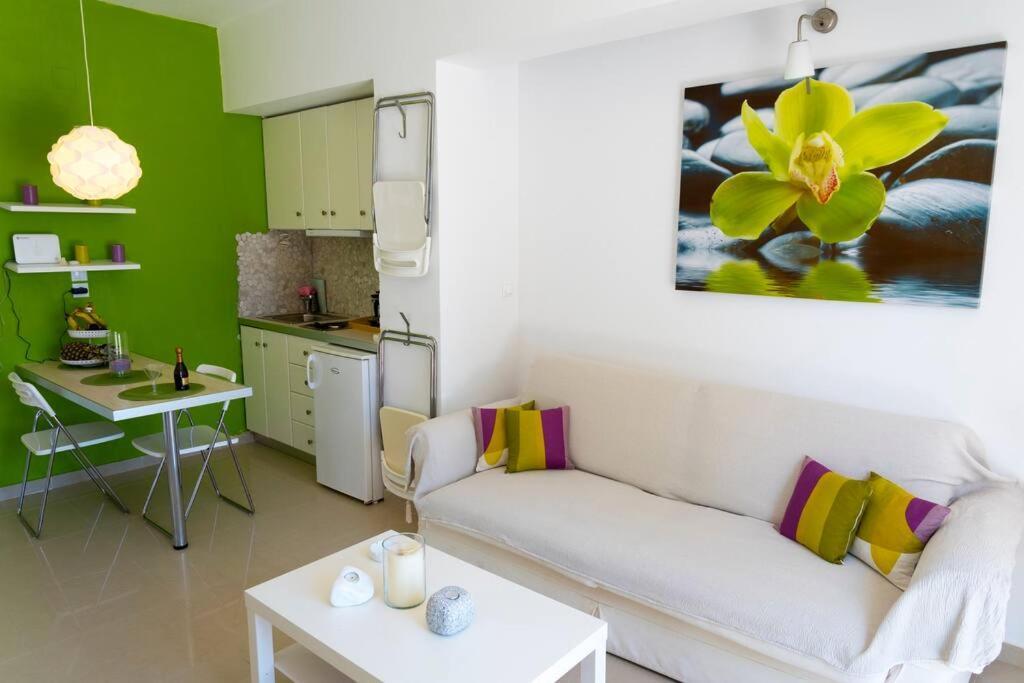 Uno Beachfront Suite Livadia  Extérieur photo