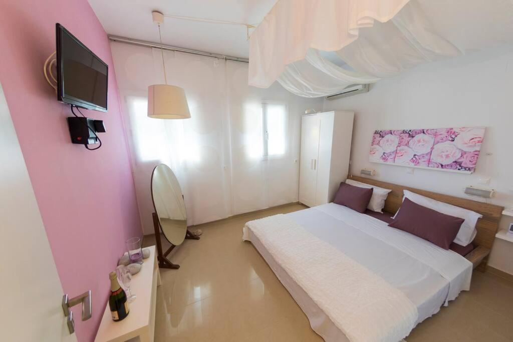Uno Beachfront Suite Livadia  Extérieur photo
